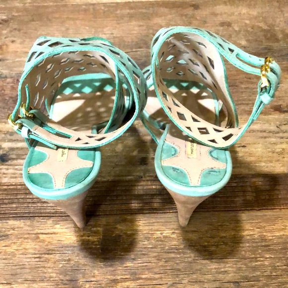 MaxSudio 4” Ankle Strap Heel - Picture 8 of 8